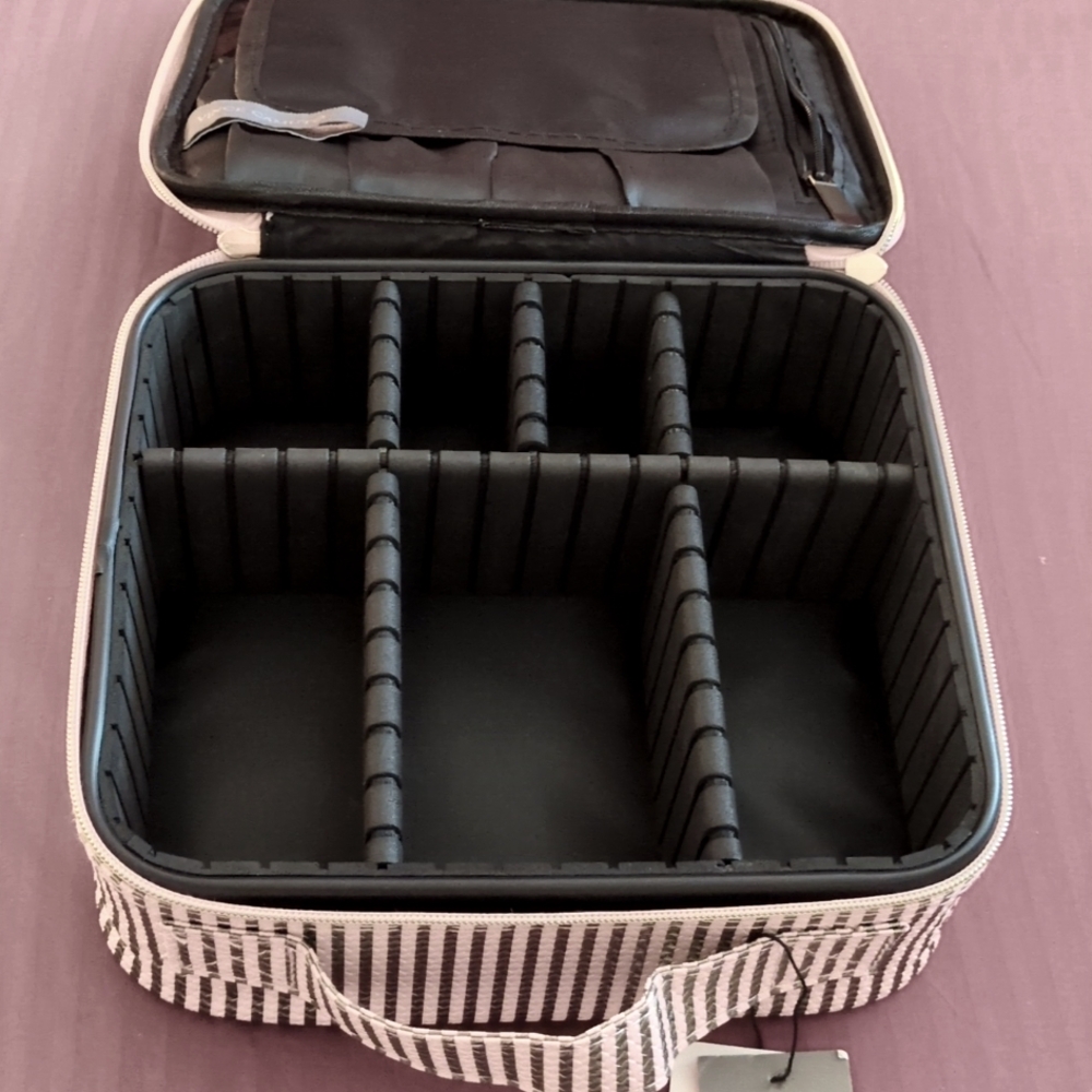 Vince Camuto Train Case